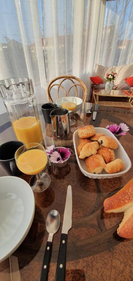 Appartement Entier Au Dessus De Villa, Climatisation Reversible Poele A Bois Tres Chaleureux , Wi Fi Parking Privee Gratuit Situation 500 M, Plage Et Centre Ville サナリー・シュル・メール エクステリア 写真