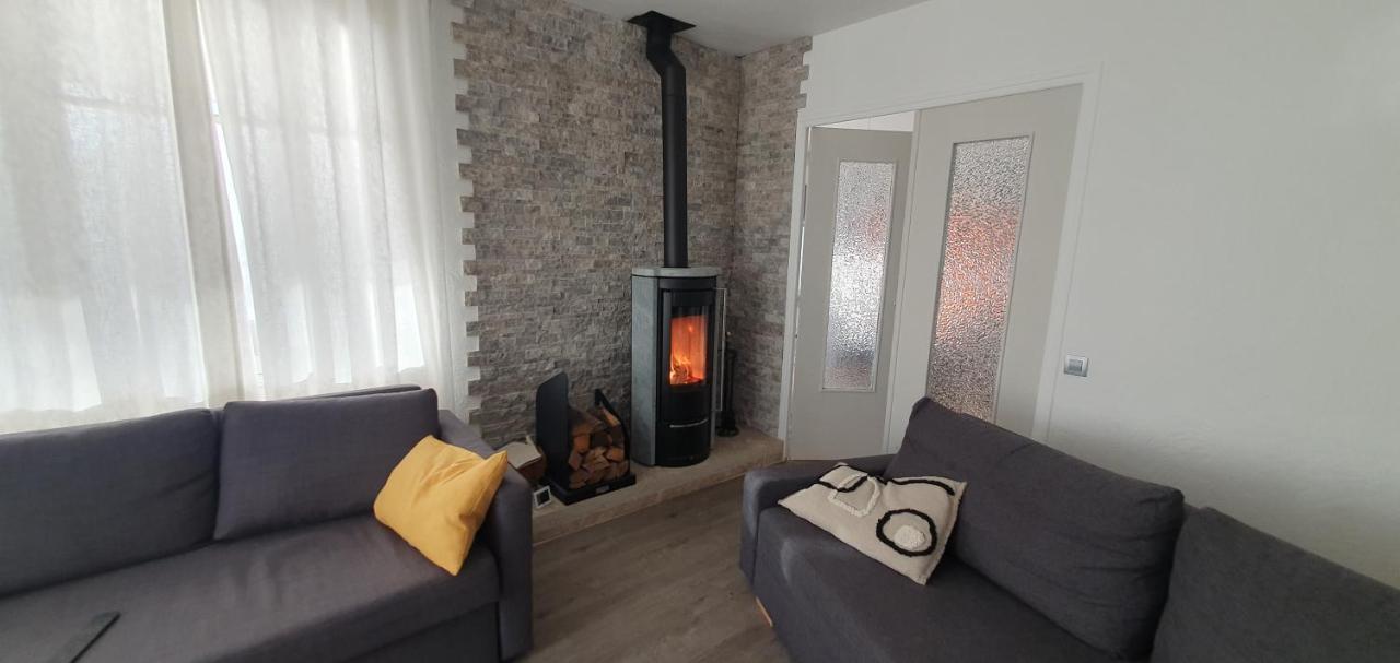 Appartement Entier Au Dessus De Villa, Climatisation Reversible Poele A Bois Tres Chaleureux , Wi Fi Parking Privee Gratuit Situation 500 M, Plage Et Centre Ville サナリー・シュル・メール エクステリア 写真